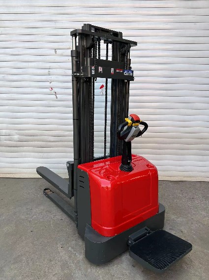 1,5 Tonnen Elektrischer Stand- – Electric Forklift Bewertung und Preis