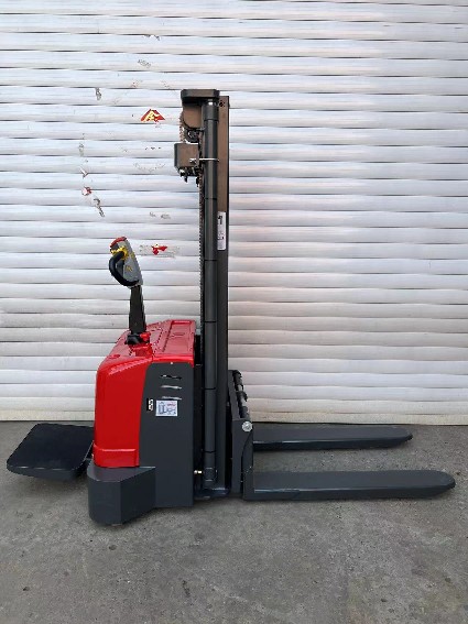1,5 Tonnen Elektrischer Stand- – Electric Forklift Bewertung und Preis